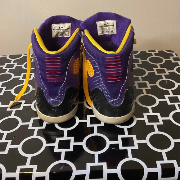 Kobe 9 Elite GS ‘Team’, size 5 1/2 youth/ 7 women - Picture 5 of 7